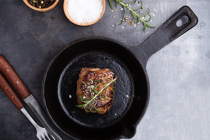 Iron Article Cooking with cast-iron