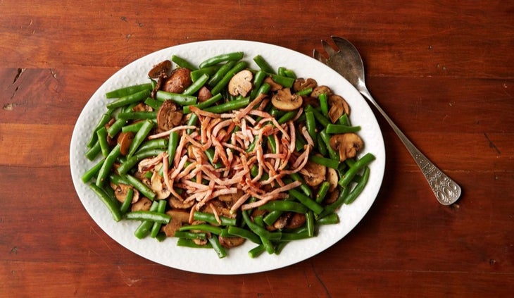 Green beans and mushrooms_preview Skillet Green Beans with Mushrooms and Canadian Bacon - Thanksgiving Recipe