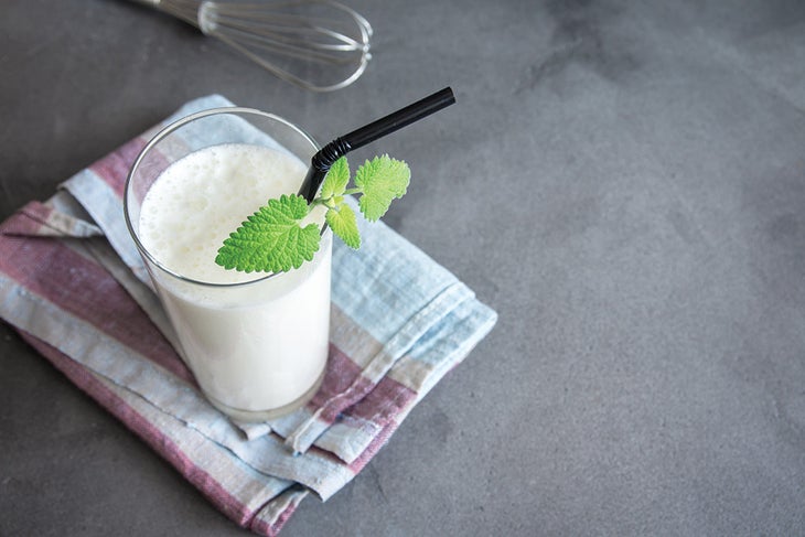 Min-Vanilla-Milk-Shake-Oxygen kefir shake