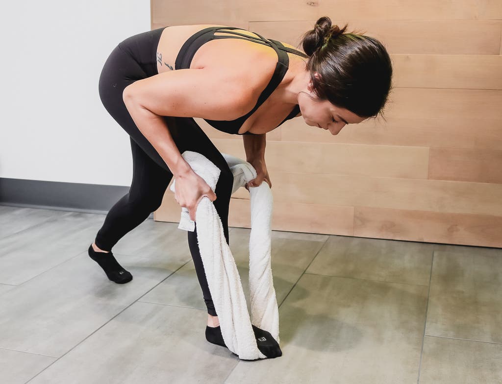 Spilt Stance Towel Curls B-1 None