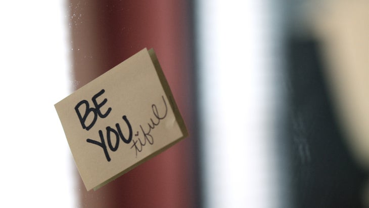 BE YOUtiful written on a sticky note on a mirror