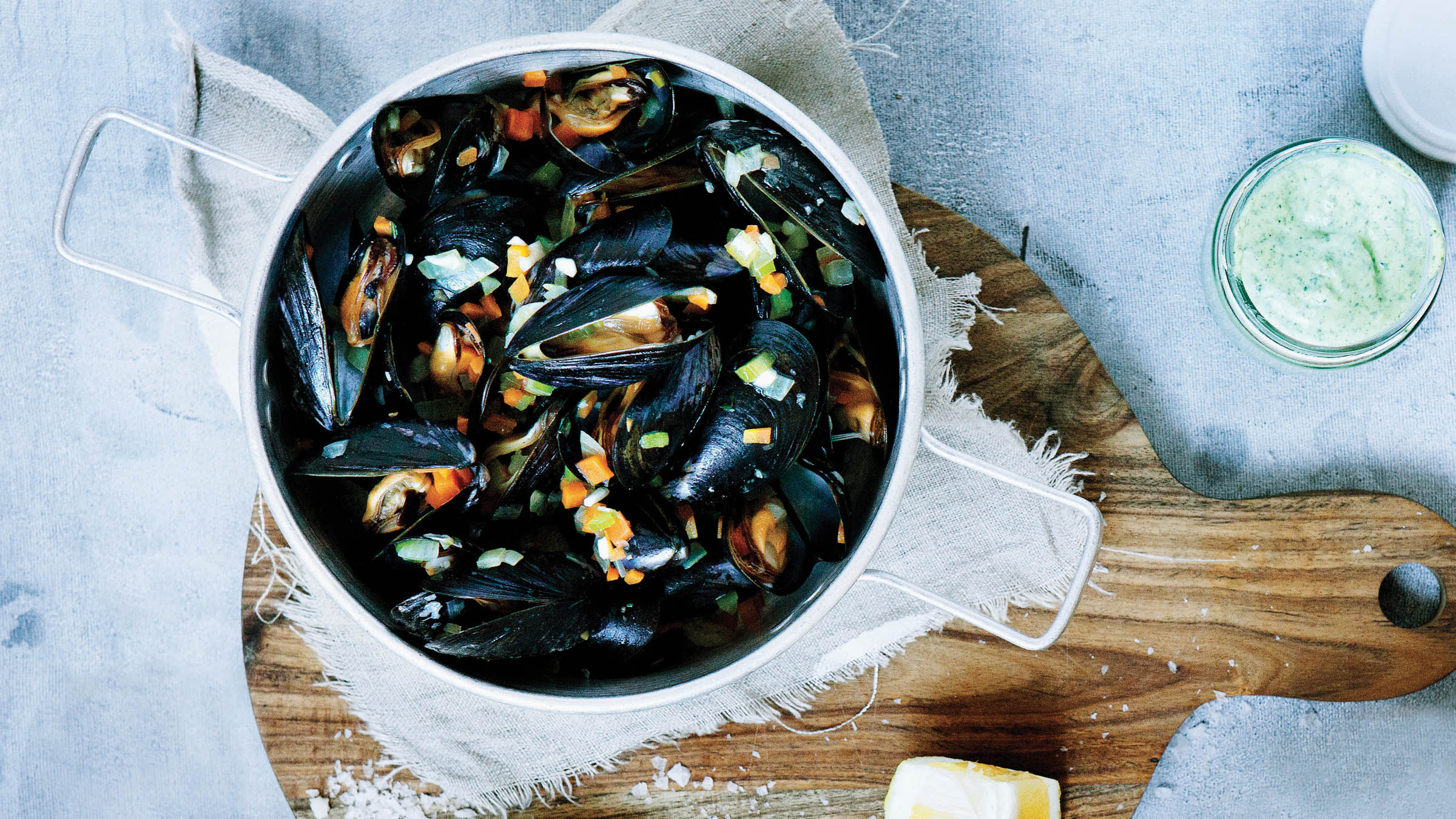 Platter of steamed mussels containing glutamine